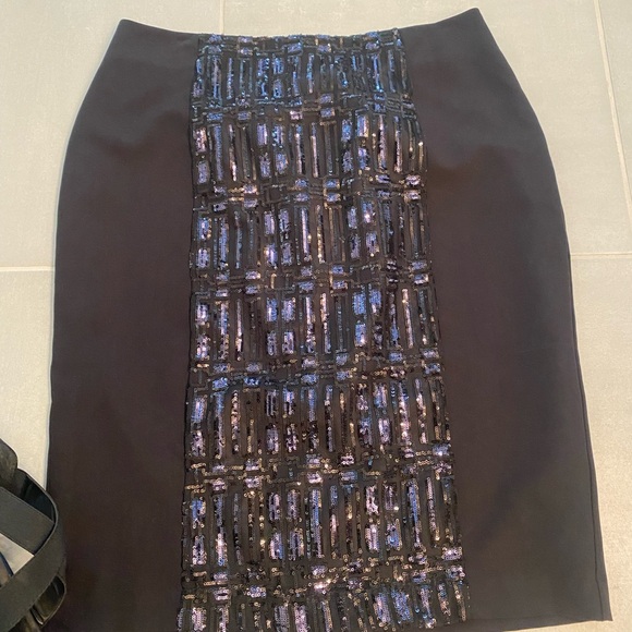 Black pencil skirt with sequins - Picture 2 of 4